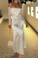 Schulterfreies Satinkleid mit Spitzenärmeln und Rüschen